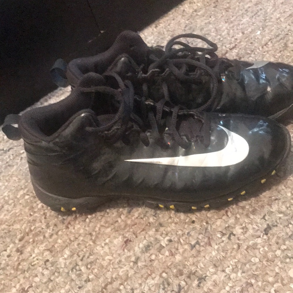 FOOTBALL CLEATS